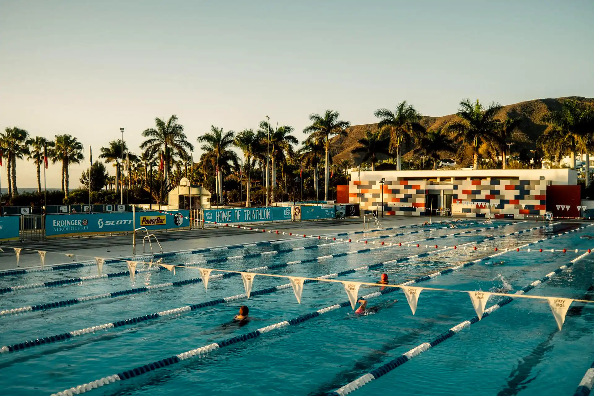 Verbringe Deine Ostern auf Fuerteventura und trainiere im Schwimmcamp mit Nico Moritz und Hannes Hawaii Tours.