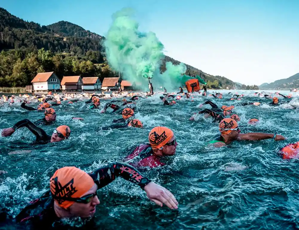 Schwimmstart beim Allgäu Triathlon.