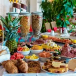 Das Hotel West End in Nizza versorgt die alle Gäste von Hannes Hawaii Tours mit einem reichhaltigen Frühstücksbuffet.