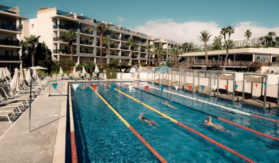 Das Zafiro Palace Alcudia auf Mallorca ist ein beliebtes Trainingsdomizil bei Hannes Hawaii Tours.