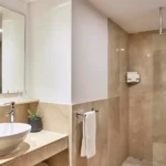 Badezimmer in der Zafiro Tropic Alcudia Suite